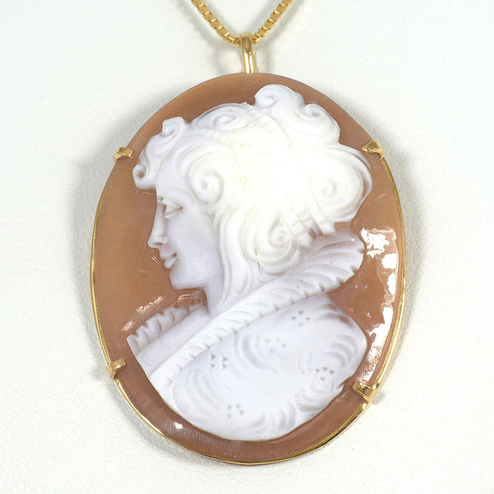 18K (18-karat) Yellow Gold Necklace with Shell Cameo Card, Total Weight 10.4g...